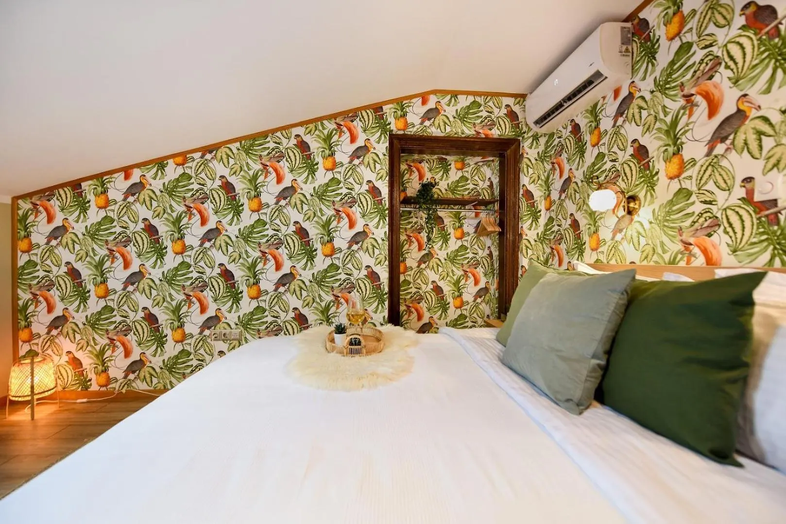 Timeless Elegance Meets Modern Comfort - Stay In The Heart Of The Old Town Boekarest