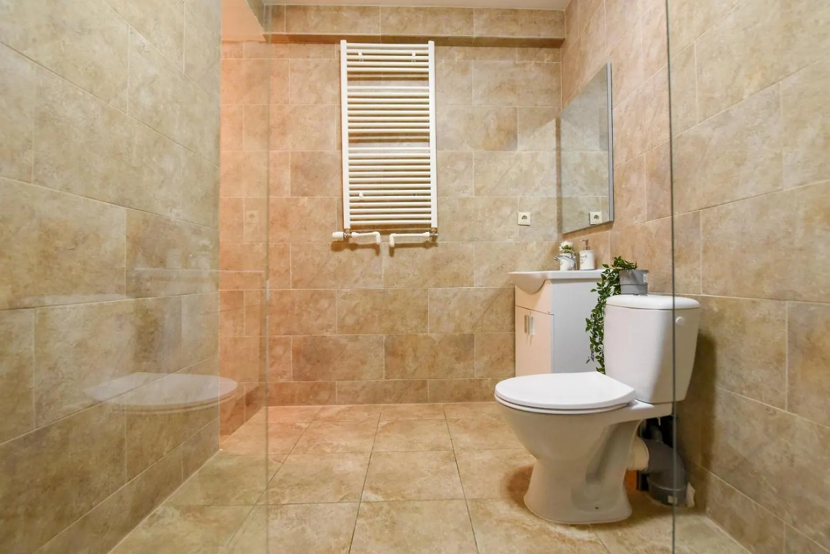 Timeless Elegance Meets Modern Comfort - Stay In The Heart Of The Old Town Boekarest Appartement