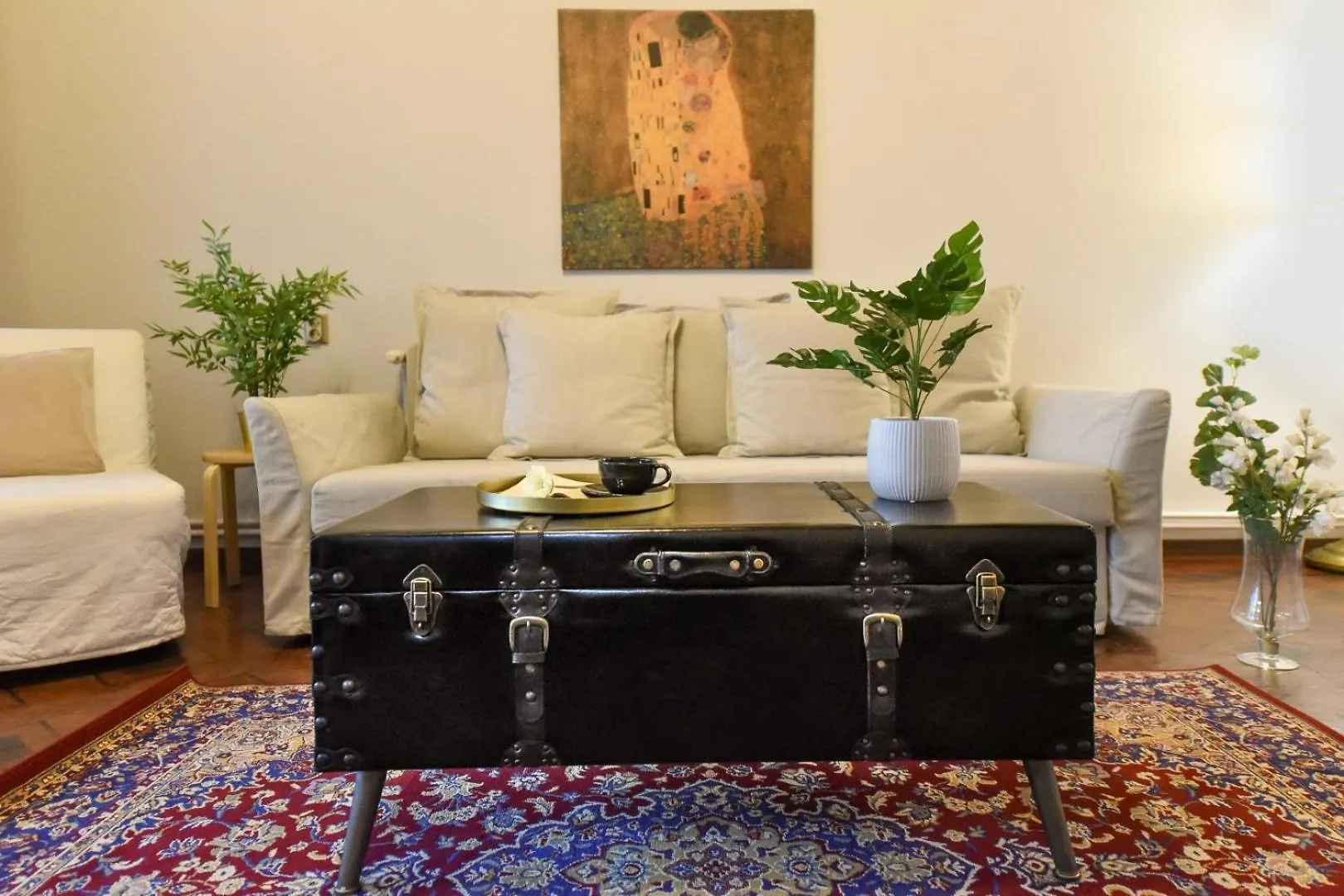 Timeless Elegance Meets Modern Comfort - Stay In The Heart Of The Old Town Boekarest Appartement